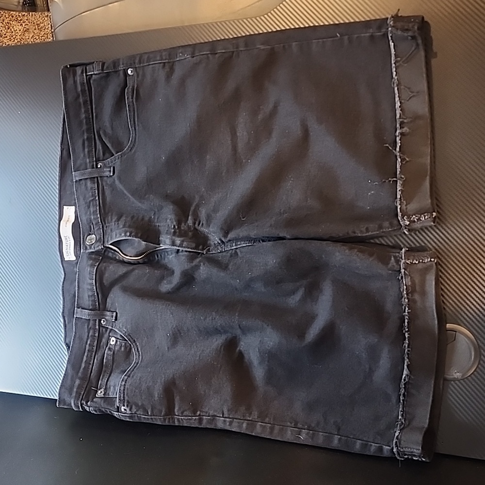 Levis Jean Shorts, black size W40. W-26